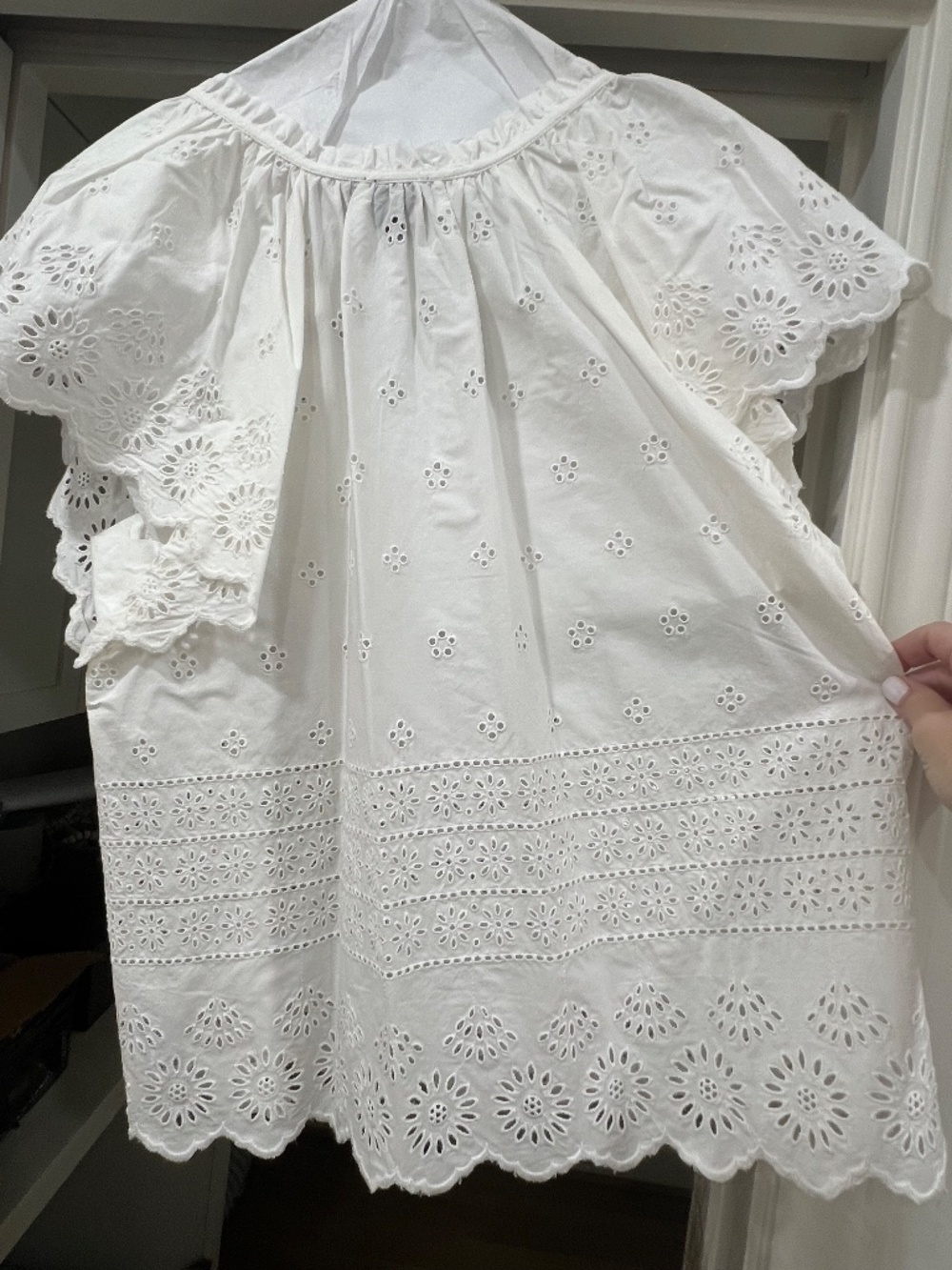 GAP NWT Size Small Eyelet Top WHITE - Picture 7 of 7